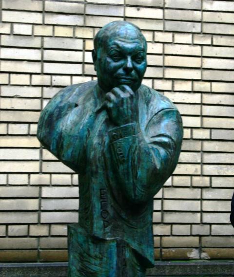 Памятник Егор Тимуровичу Гайдар